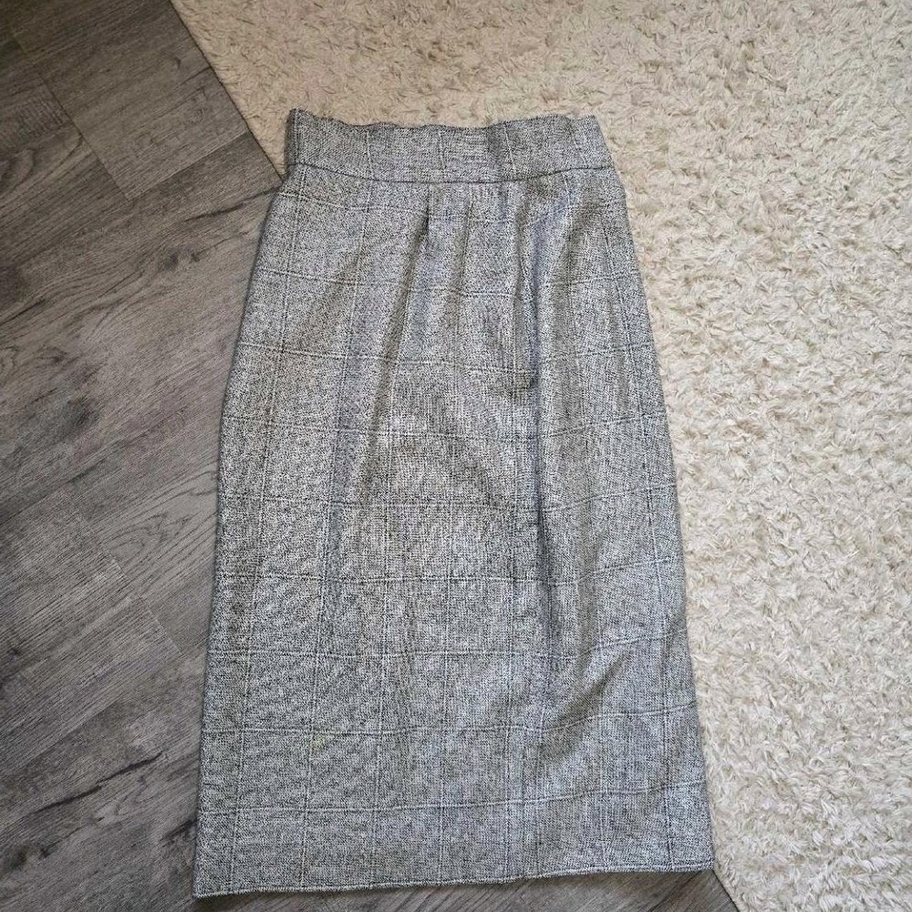 Elegant Gray Pencil Skirt